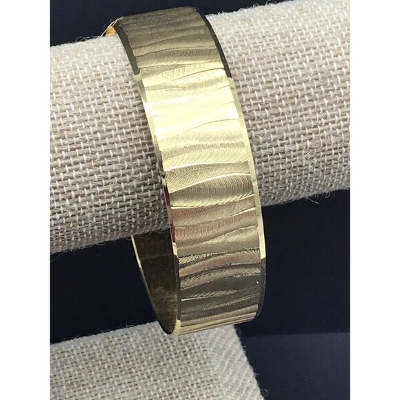 Classic Textured Gold Tone Bangle Bracelet Mirrored Trim Classy MINT Stacking - Picture 3 of 4